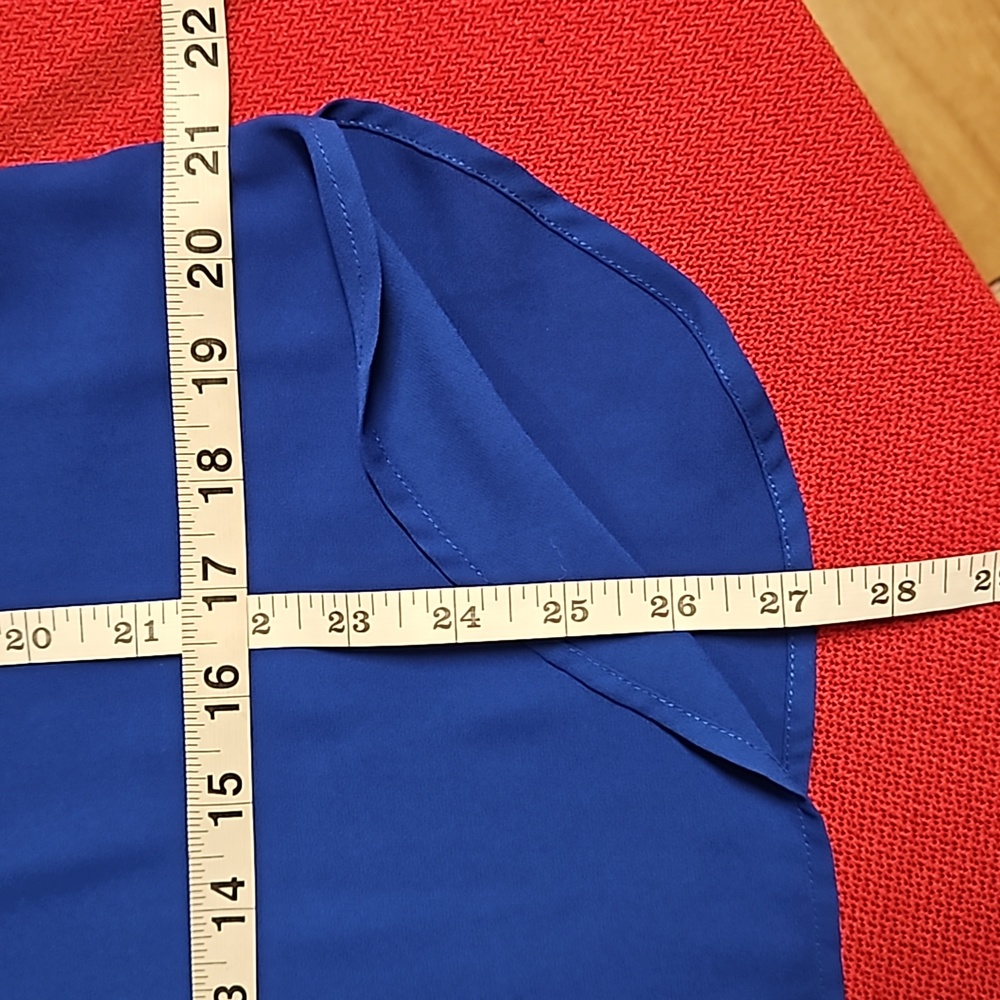 VINCE CAMUTO sleeveless royal blue tank top Medium v neck flowy - Picture 6 of 7